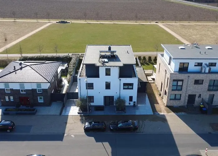 Neubau Penthouse - Mit Schoener Aussicht - 15Min Von Koeln