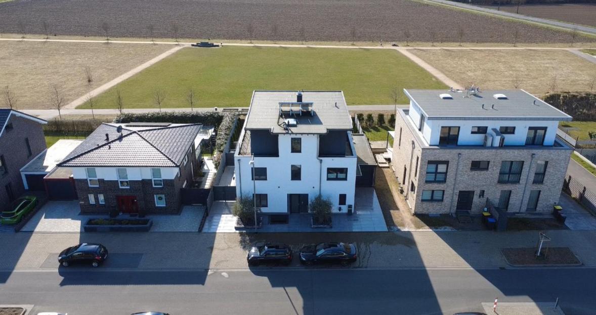 Neubau Penthouse - Mit Schoener Aussicht - 15min Von Koeln * Pulheim