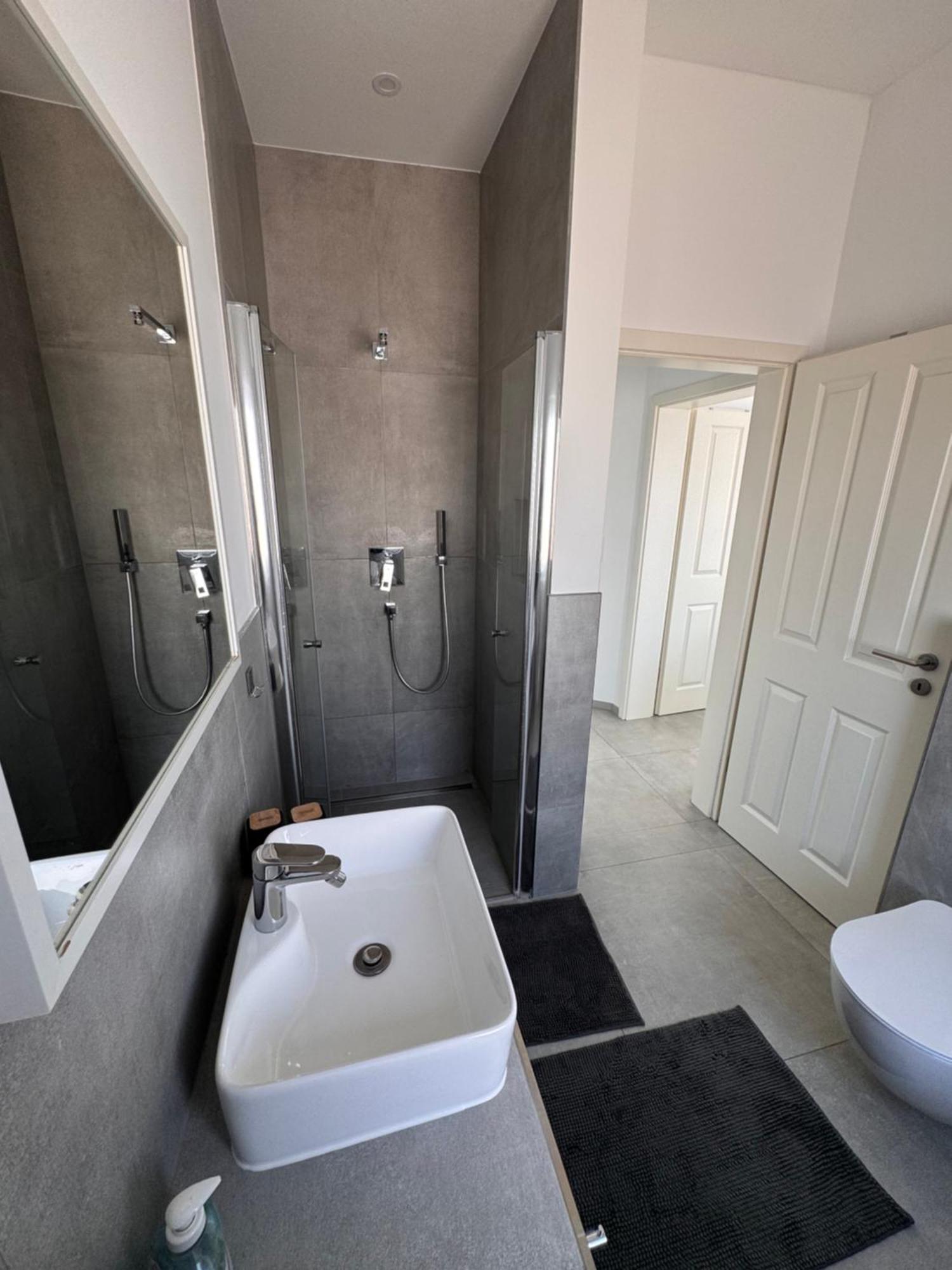 Apartment Neubau Penthouse - Mit Schoener Aussicht - 15min Von Koeln *