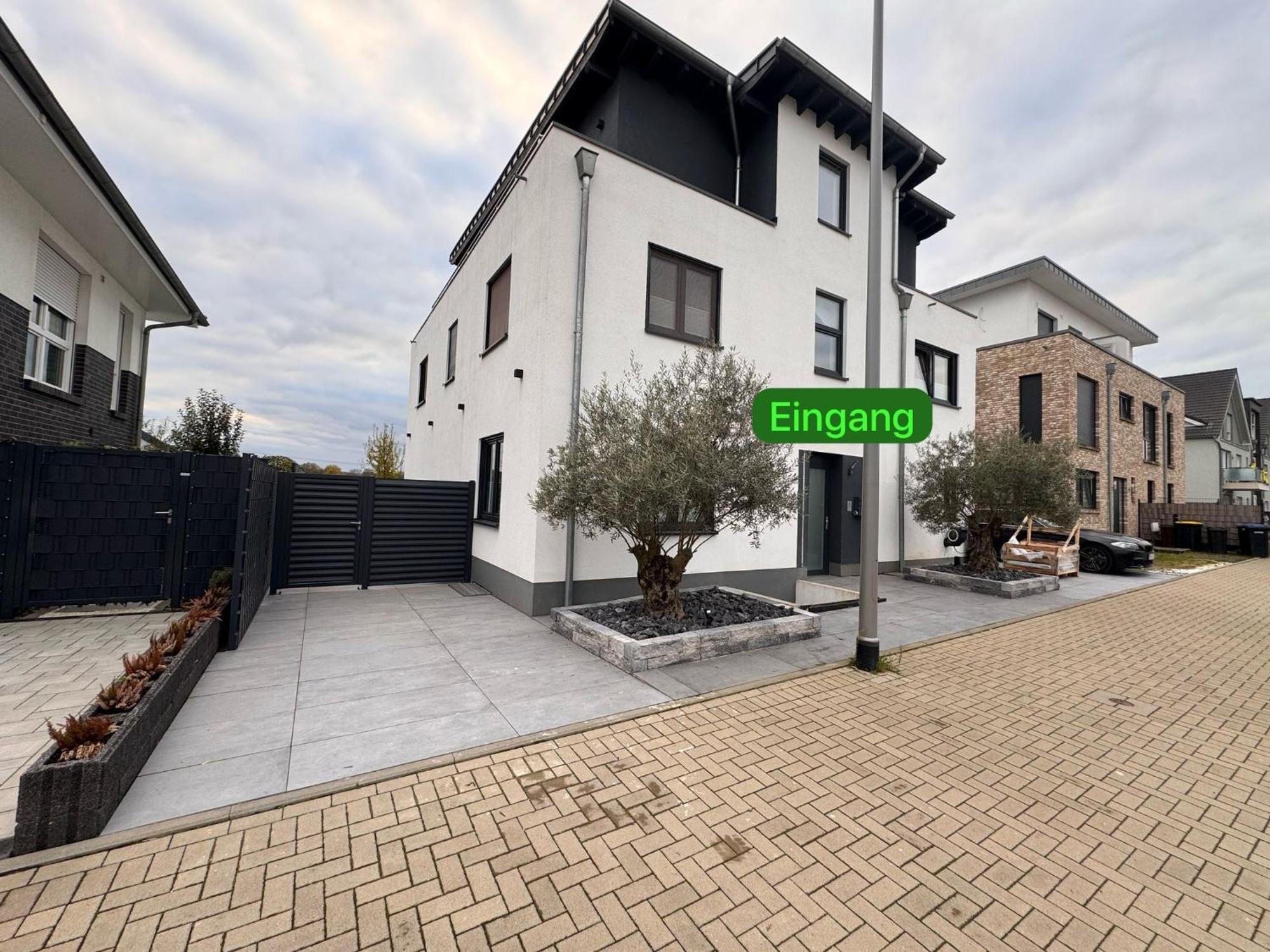 Neubau Penthouse - Mit Schoener Aussicht - 15min Von Koeln Pulheim